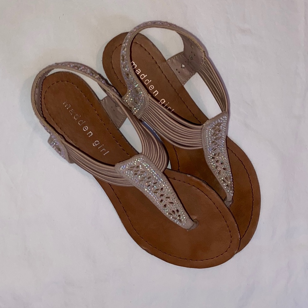 Detailed flats with rhinestones